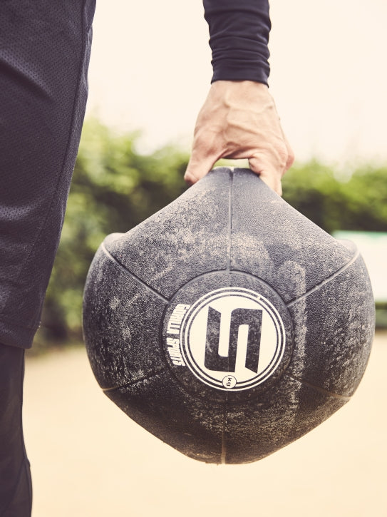 Grip-kuntopallo oteaukoilla 3–10 kg