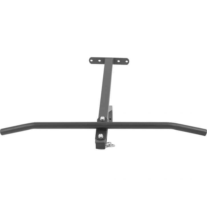 Nyrkkeilysäkki telineellä ja leuanvetotangolla