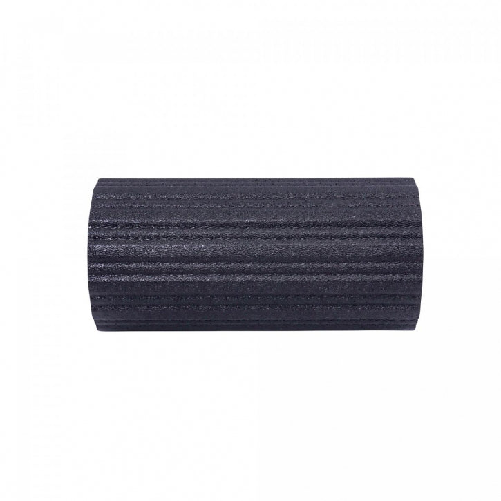 Tärisevä fascia-hierontarulla 30 x 14,5 cm, musta